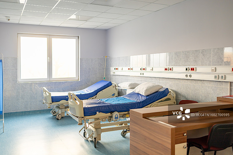 诊室内的空病床侧面图图片素材