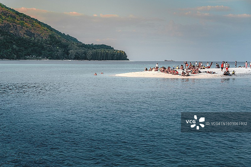 泰国丽贝岛日落时分的海滩美景图片素材