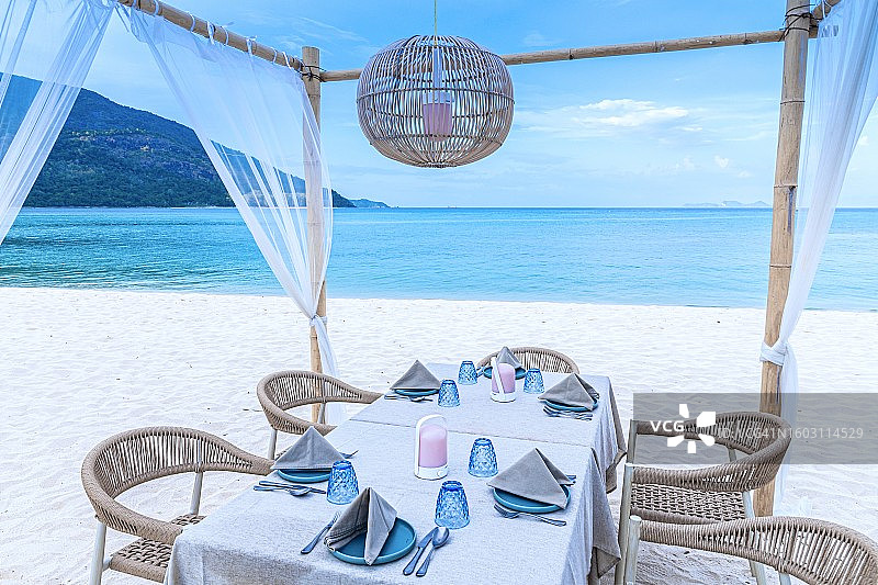 泰国丽贝岛上的海滩座位图片素材