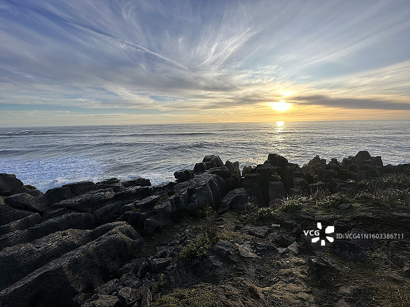 新西兰西海岸帕帕罗瓦国家公园日落时分的海景图片素材