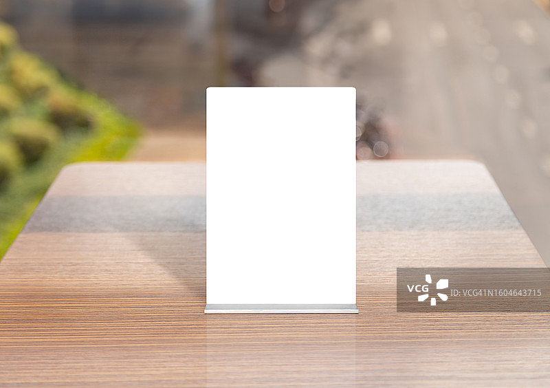 桌上白色长方形菜单特写图片素材