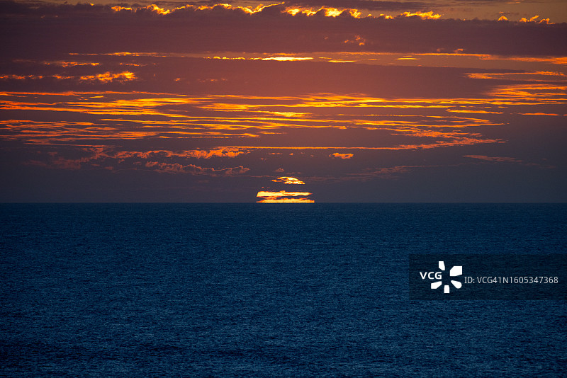 印度洋日落高角度景观，位于澳大利亚西澳大利亚州埃克斯茅斯图片素材