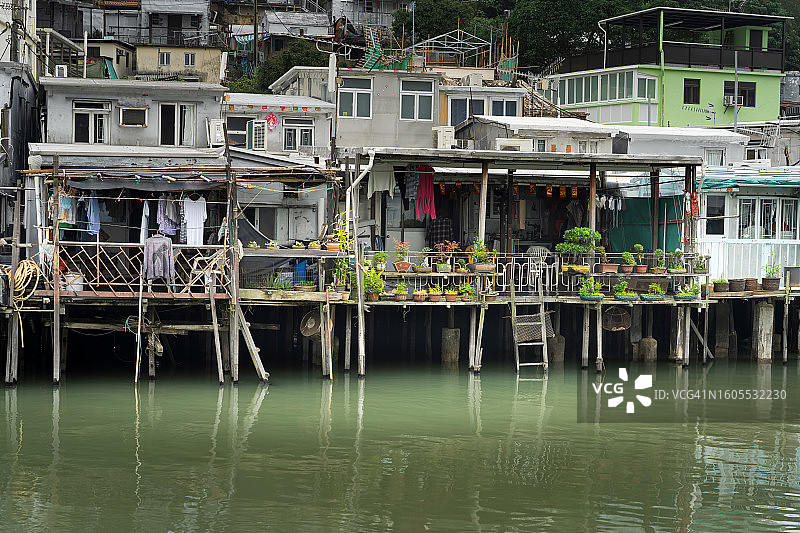 湖边的建筑景观图片素材