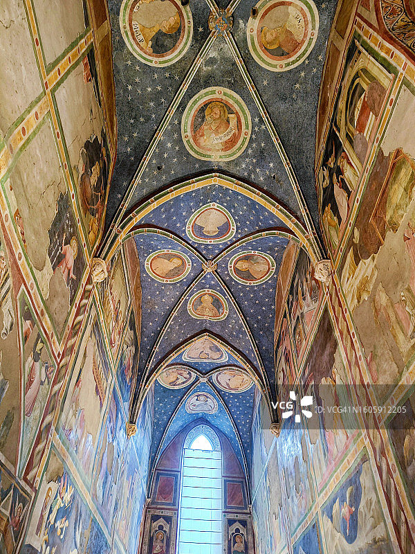 博尔扎诺多明我会教堂天花板壁画图片素材
