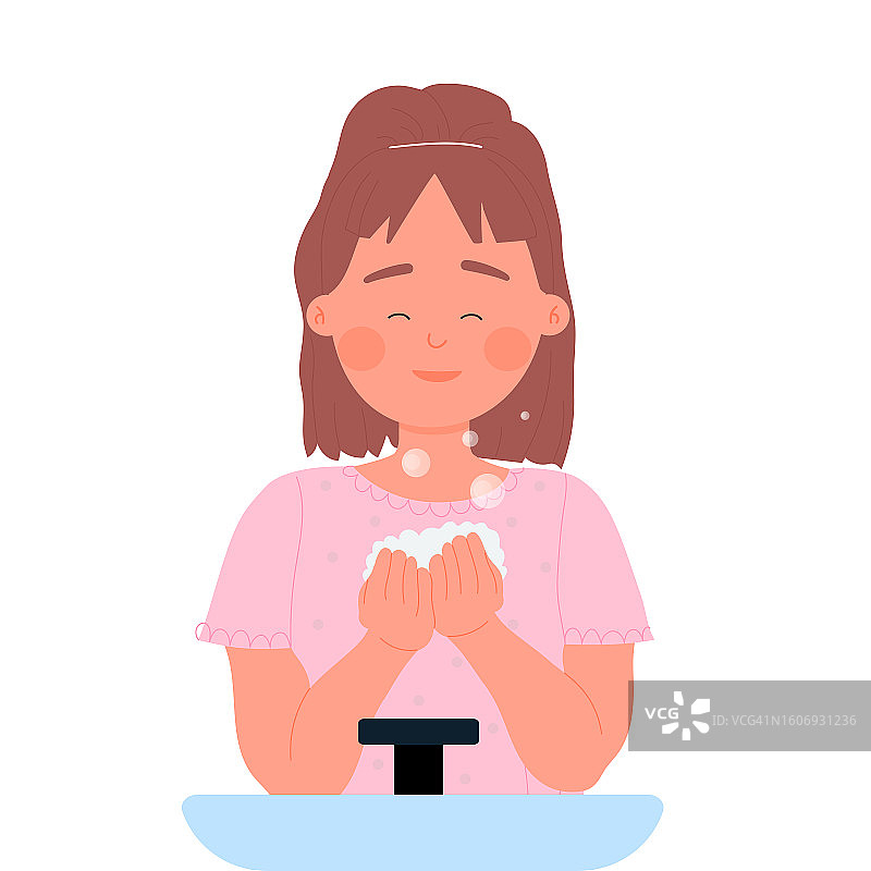 微笑的小女孩在洗脸图片素材