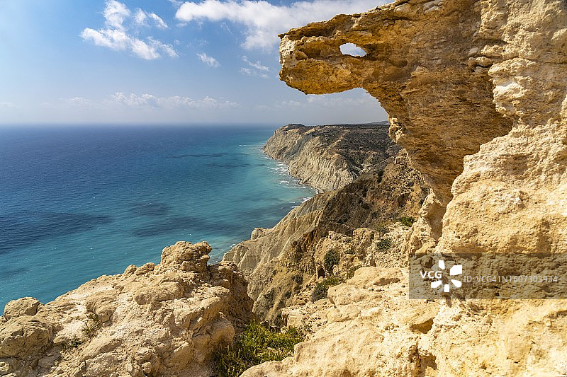塞浦路斯皮苏里附近阿斯普罗角的悬崖图片素材