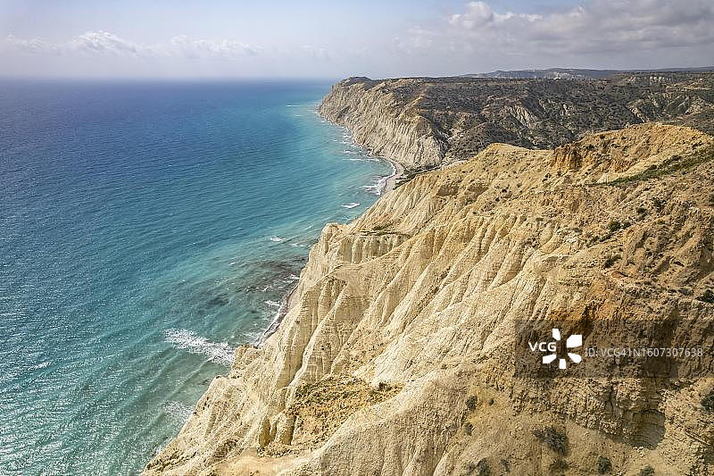 航拍塞浦路斯皮索里附近的阿斯普罗海岬悬崖图片素材