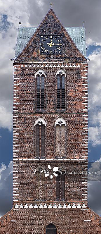 圣尼古拉教堂的剩余塔楼，砖砌哥特式，维斯马，梅克伦堡-西波美拉尼亚，德国图片素材
