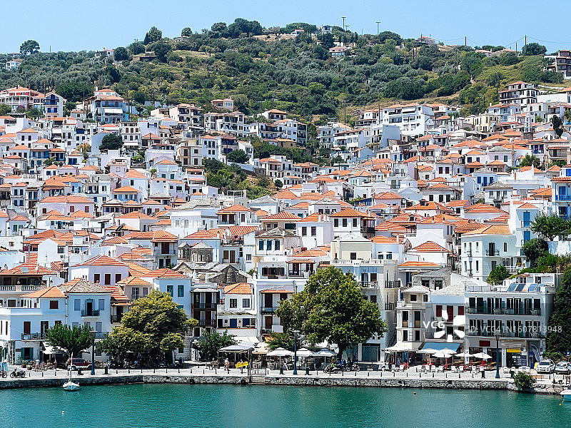 希腊斯科普洛斯岛上的斯科普洛斯镇图片素材