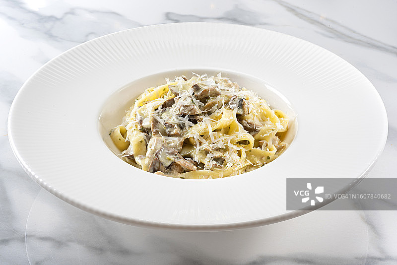 奶油蘑菇意面图片素材