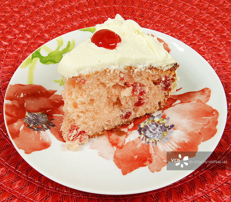 盘中的樱桃蛋糕图片素材
