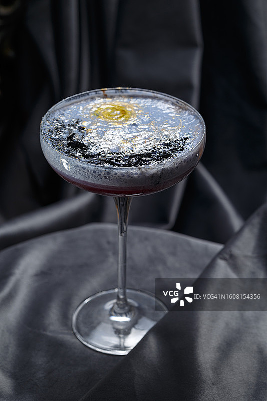 紫色派对饮品金色库存照片图片素材