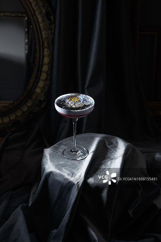 紫色派对饮品金色库存照片图片素材