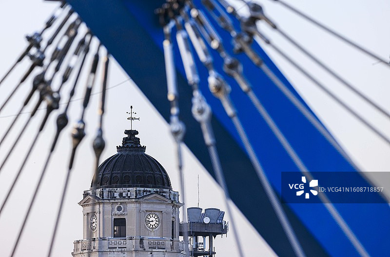 印第安纳州布卢明顿市中心及法院的城市景观图片素材