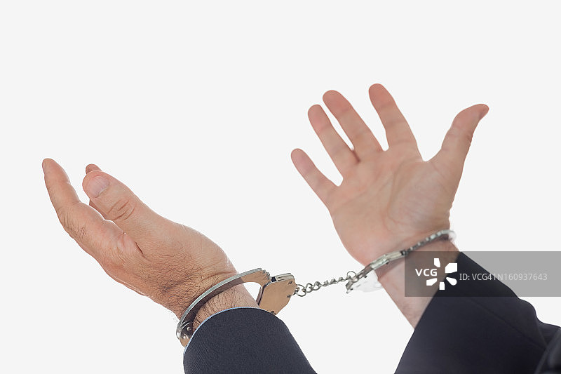 戴手铐的手部特写图片素材