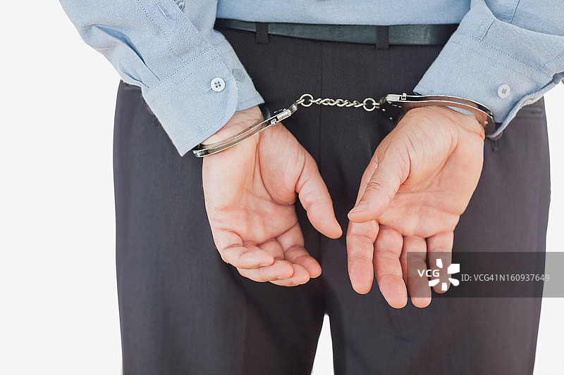 戴着手铐的正式着装商人图片素材