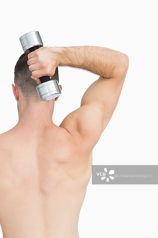 男人用哑铃锻炼的背影图片素材