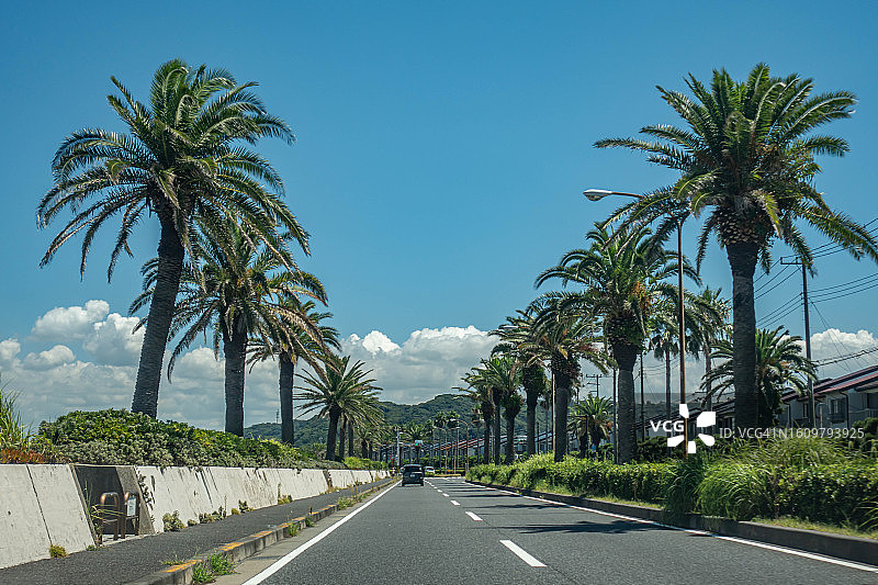 日本神奈川县的海岸公路图片素材