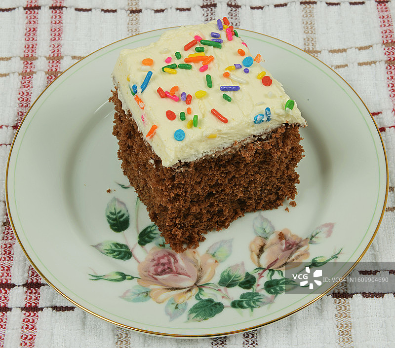 糖霜与糖粒巧克力蛋糕图片素材