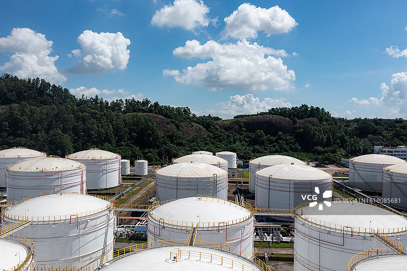 油库油罐密集图片素材