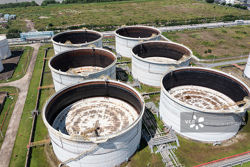 废弃的储油罐图片素材