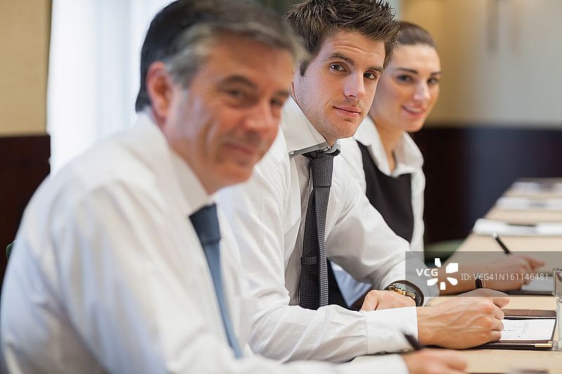 会议中的快乐商业人士图片素材