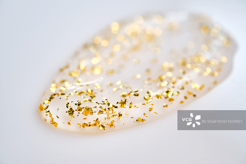 含有24K金颗粒精华液特写质地抽象背景图片素材