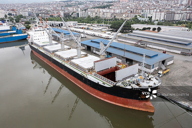 大型杂货船散货船空中景观图片素材