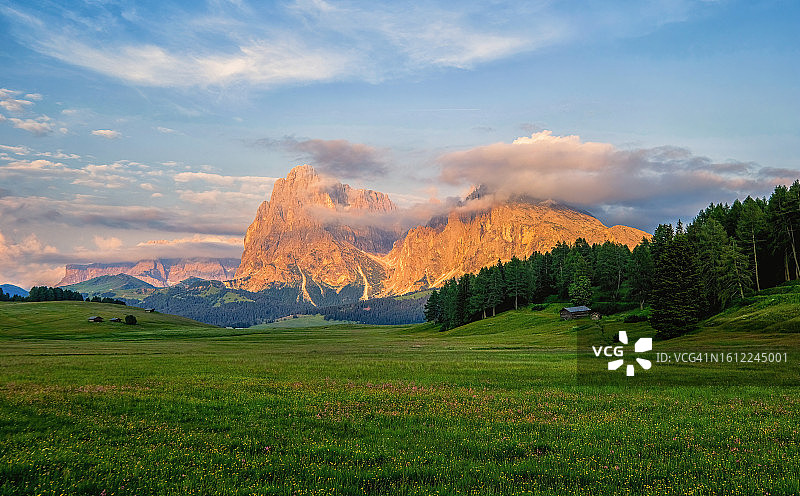 塞瑟尔阿尔姆的阿尔卑斯山红光图片素材