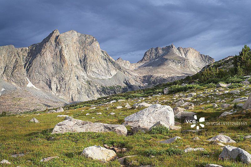 怀俄明州布里杰荒野的突袭和邦纳维尔峰图片素材