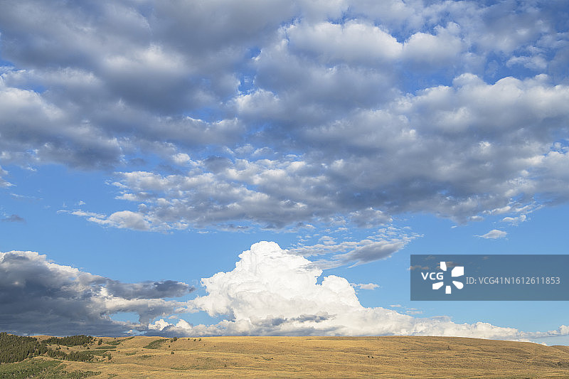 怀俄明州派恩代尔苏打湖上空的云彩图片素材