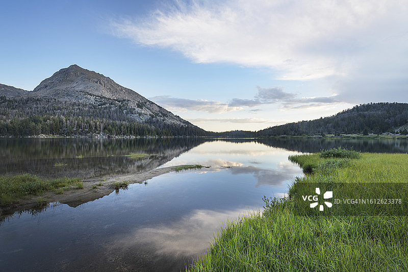 大沙地湖风河山脉图片素材