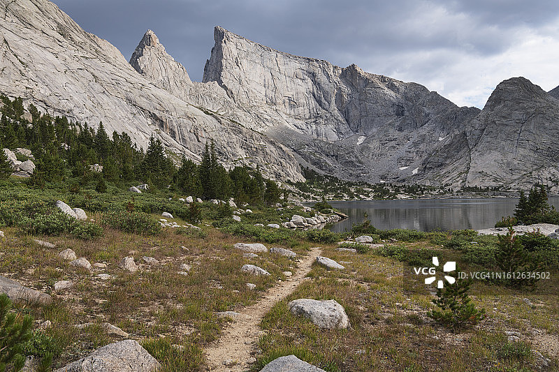 风河山脉东圣殿峰图片素材