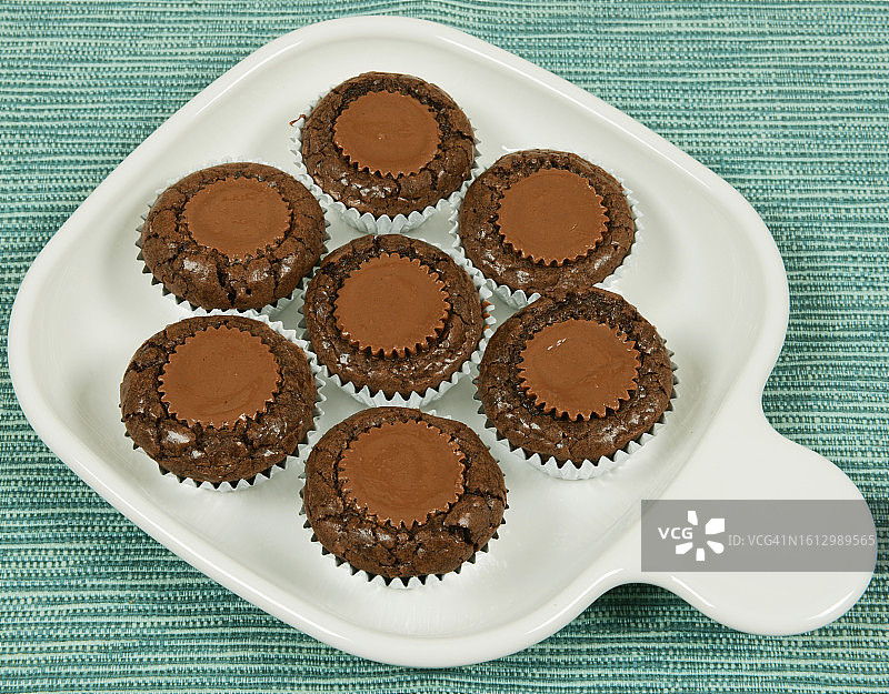 巧克力花生酱杯饼干图片素材
