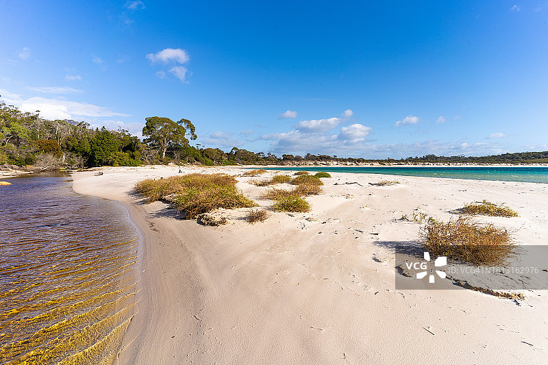 丹宁酸染色的小溪和酒杯湾图片素材