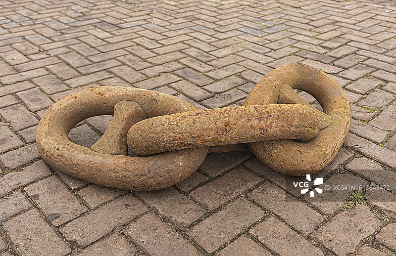 巨大的生锈船链图片素材