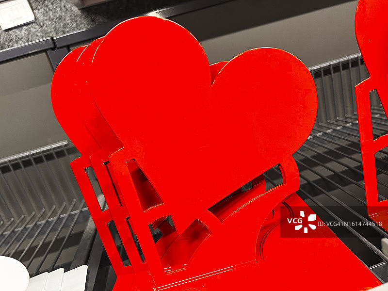 红色心形书立图片素材