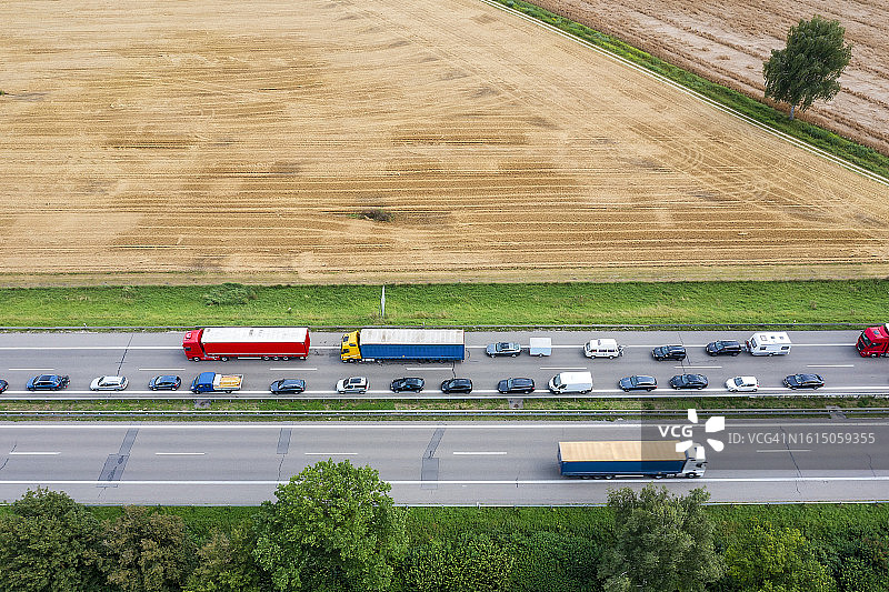 高速公路交通拥堵航拍图片素材