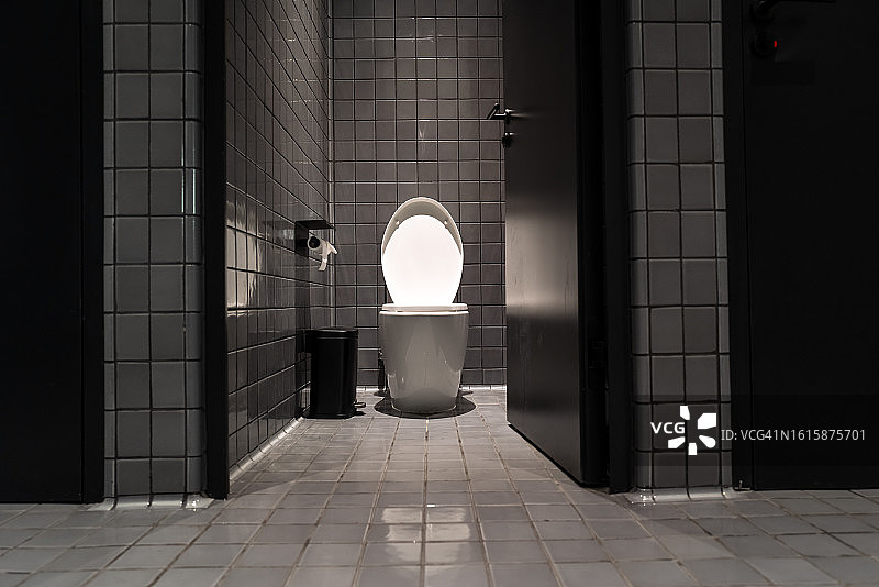 入口浴室陶瓷马桶图片素材