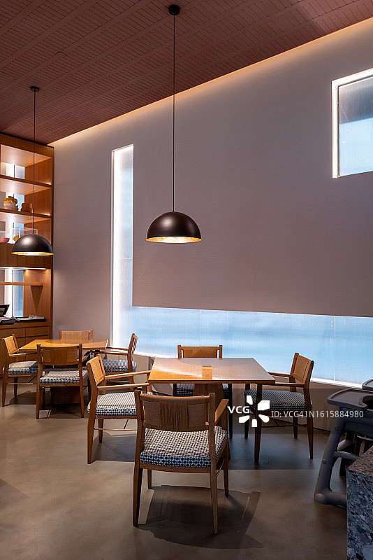 空咖啡馆的桌椅图片素材