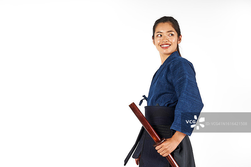 日本年轻女子剑道格斗士图片素材