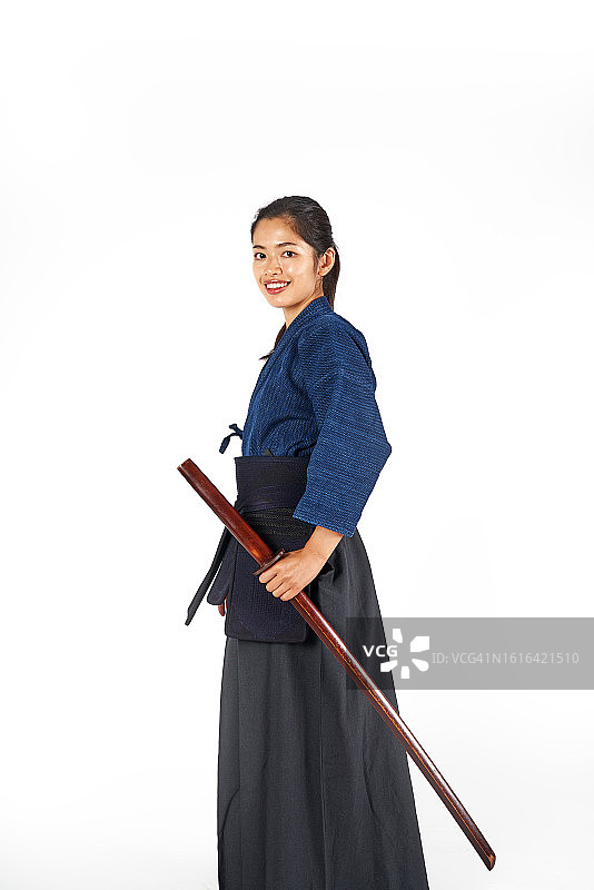 日本年轻女子剑道格斗士图片素材