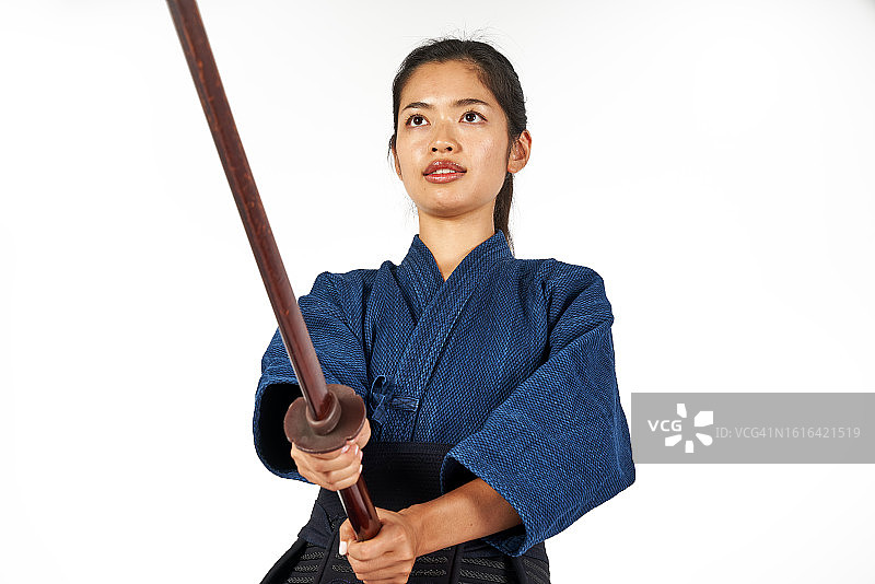 日本年轻女子剑道格斗士图片素材
