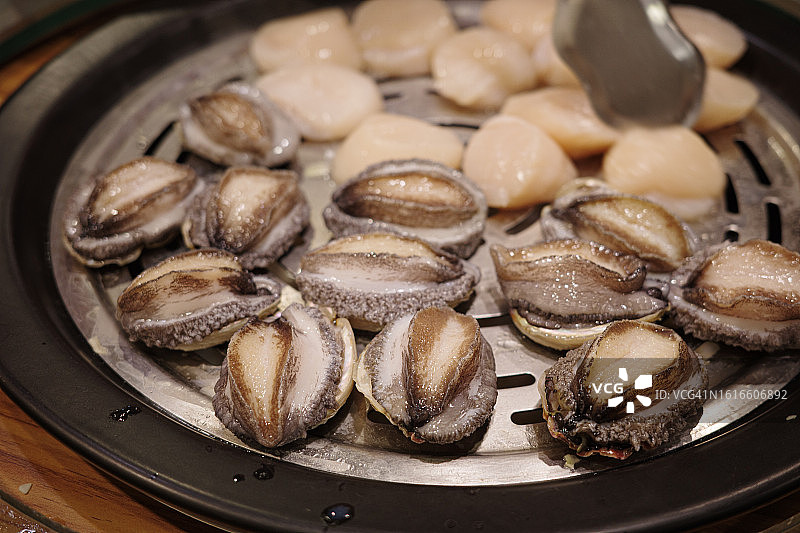 新鲜扇贝和鲍鱼图片素材