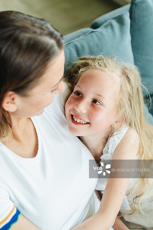 母女二人图片素材