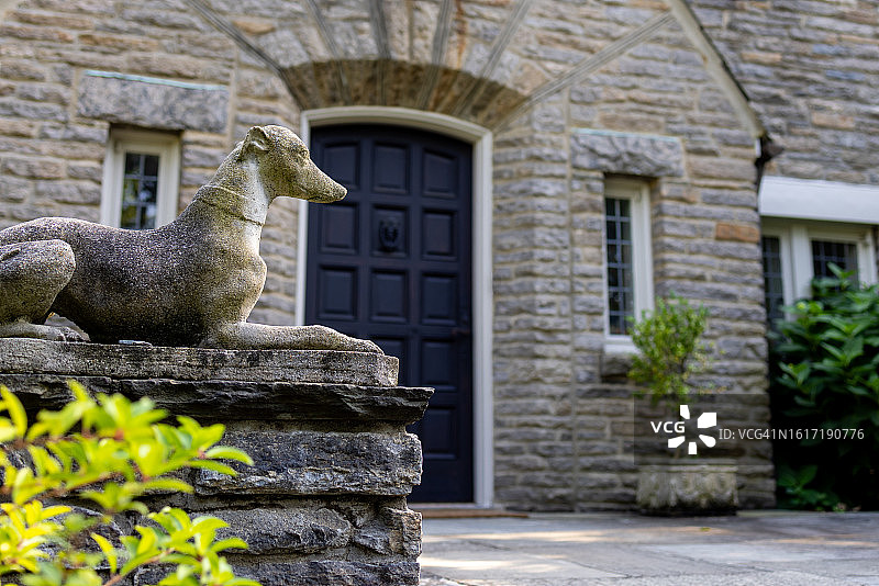 都铎式住宅前门景色图片素材