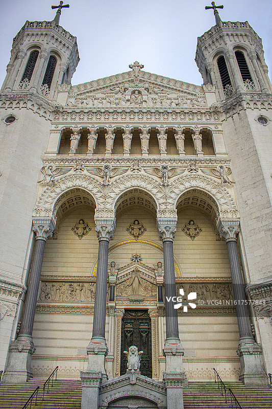 法国里昂富维耶圣母院正面图片素材