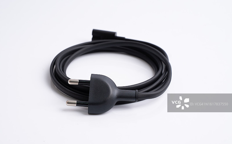 黑色电脑电源线，用于为电脑和显示器供电图片素材