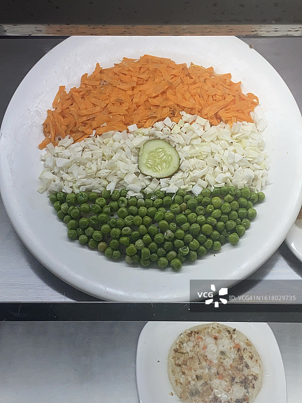 带有粮食和蔬菜的象征性印度国旗图片素材