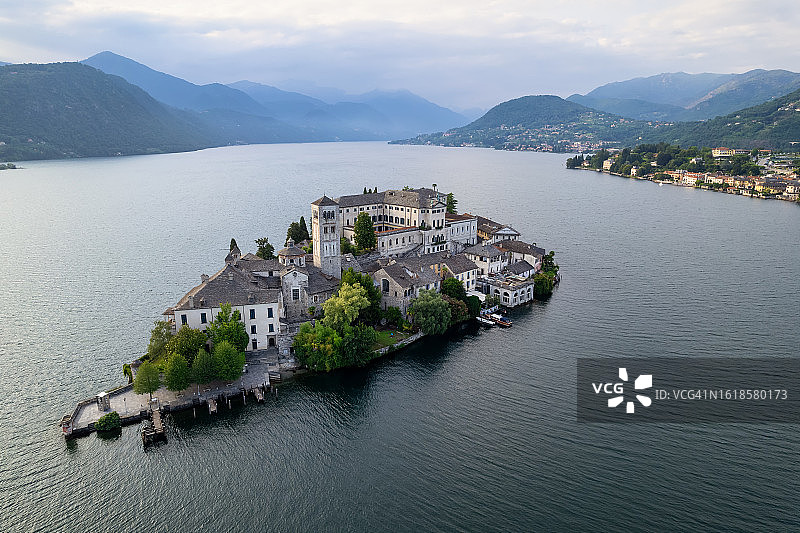 意大利奥尔塔湖圣朱利奥岛航拍图片素材